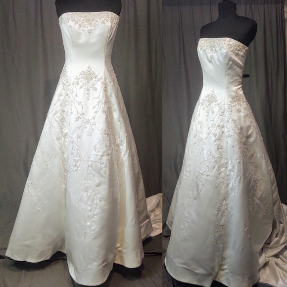 Eva Haynal Forsyth Strap less Wedding Gown Size 8